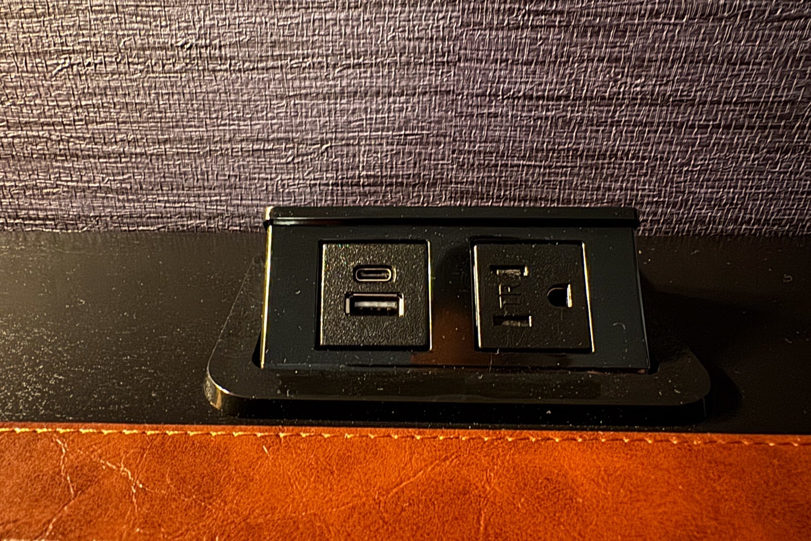 Graduate Hotel Princeton guest room