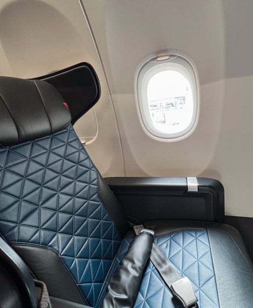 Offer extended: Free snacks on some flights if you are a Delta Air Lines cardholder