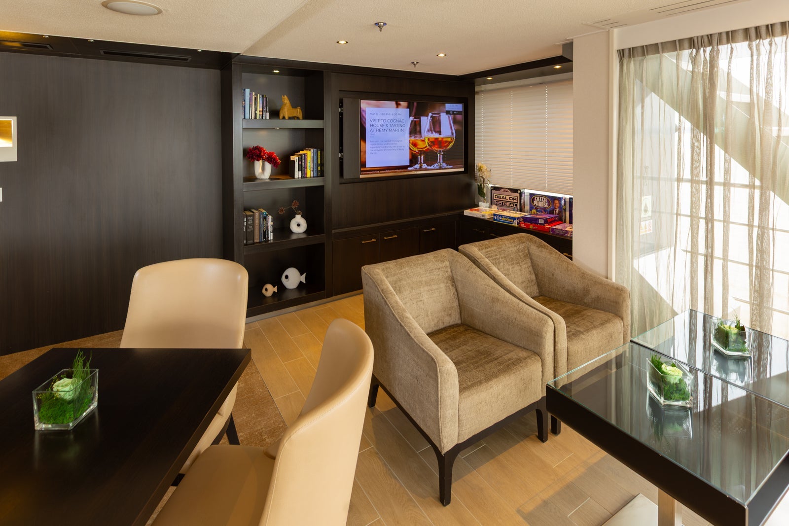 A nook with books and games in the Club Lounge on Avalon Artistry II