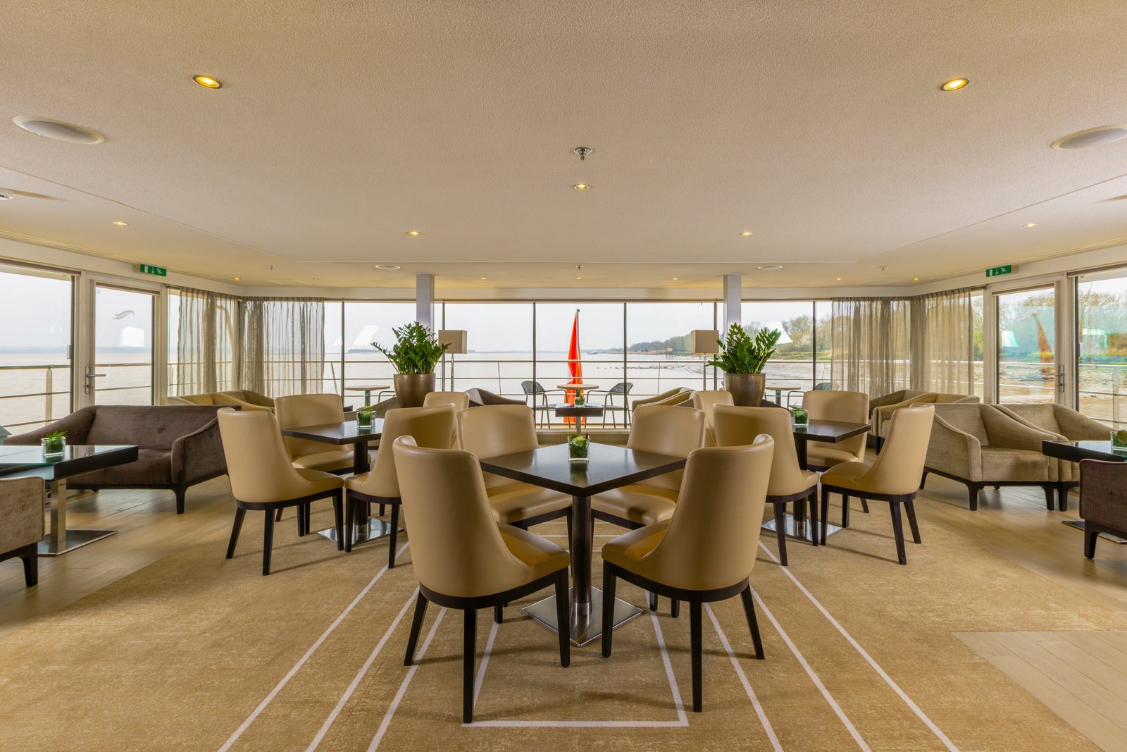 The Club Lounge on Avalon Artistry II