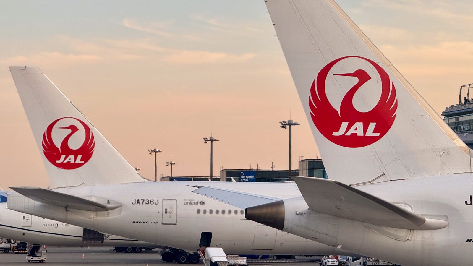 Japan Airlines Boeing 787 777-300 Tokyo HND JAL