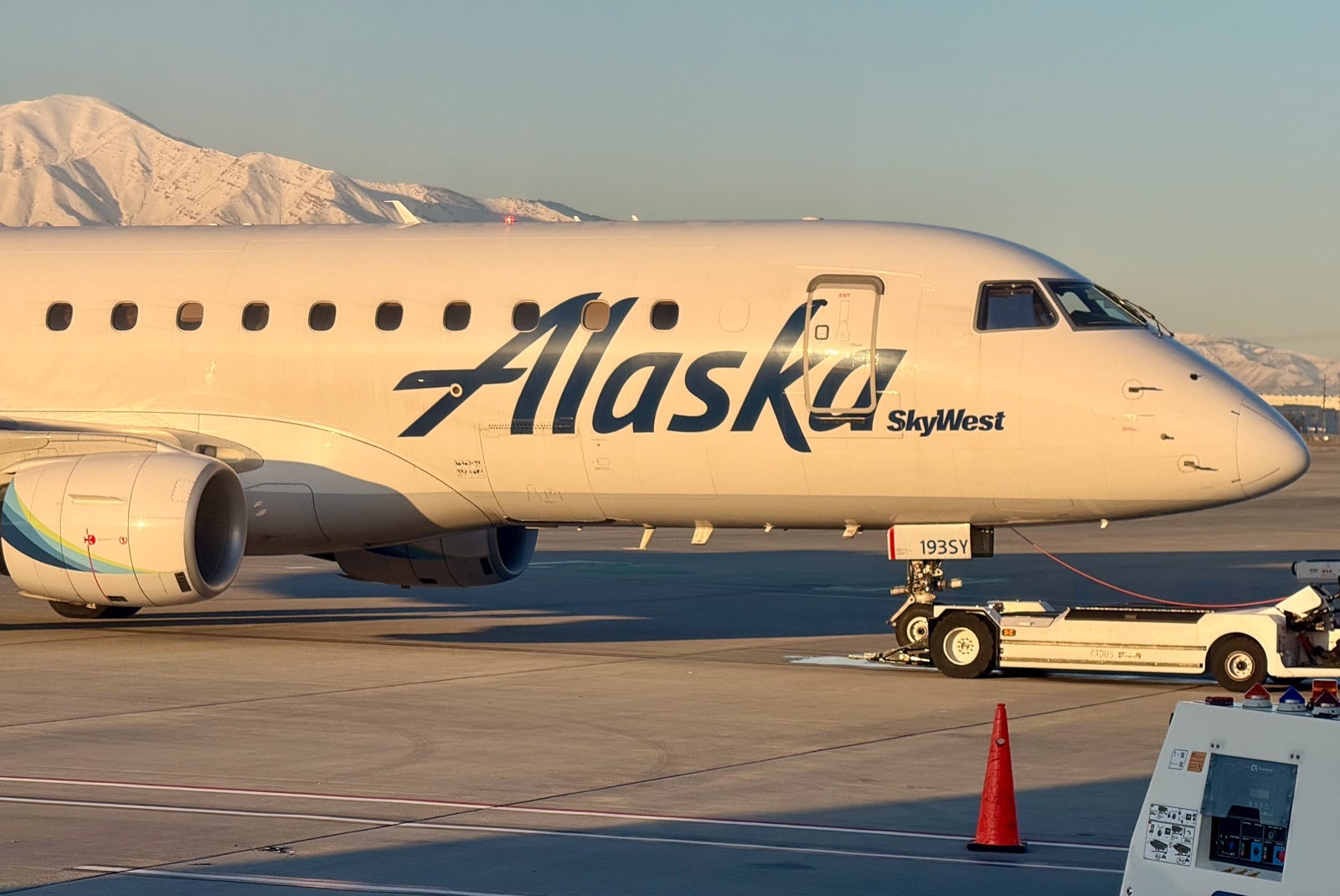 Alaksa Airlines SkyWest plane