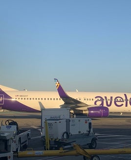avelo plane