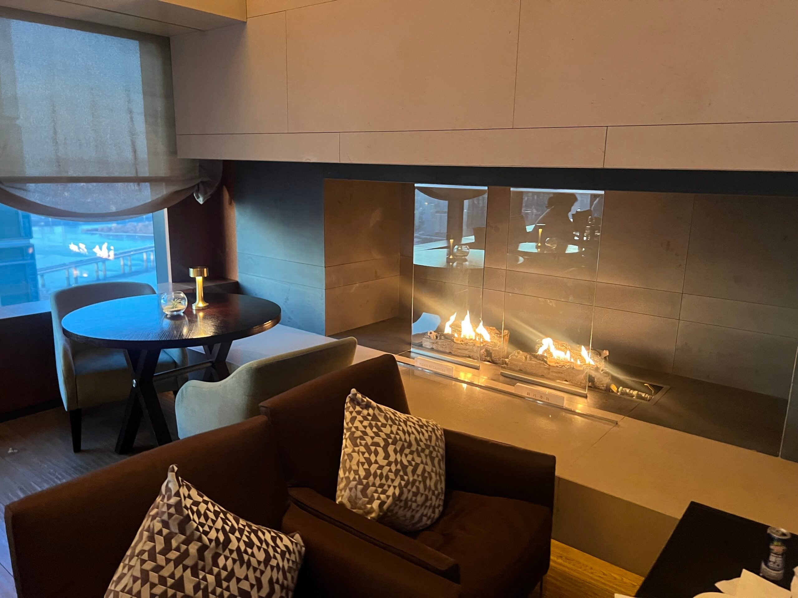 Fireplace in the Conrad Seoul lounge.