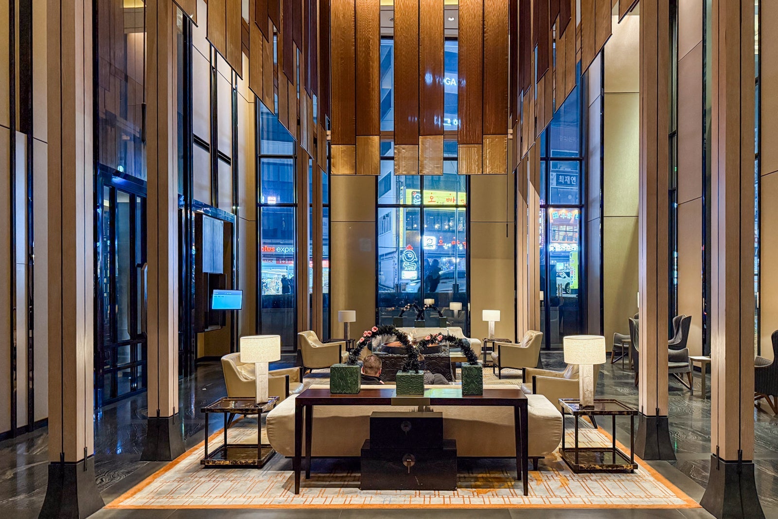 Four Seasons Seoul lobby
