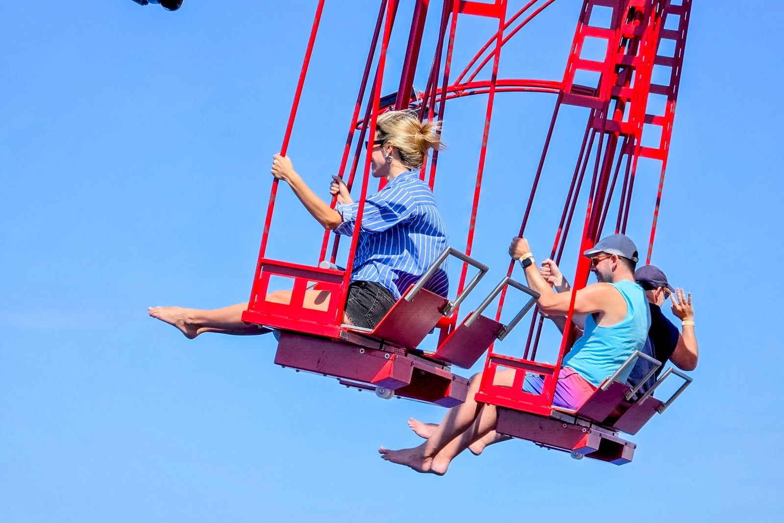 Cliffhanger over-water swing aboard MSC World America