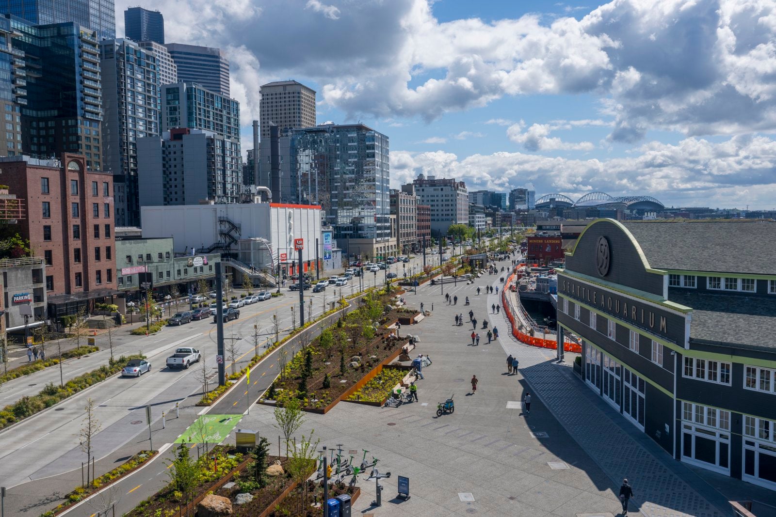 UNITED STATES - 2025/04/21: View of the Seattle Waterfront with the Aquarium, Seattle, Washington State, USA.