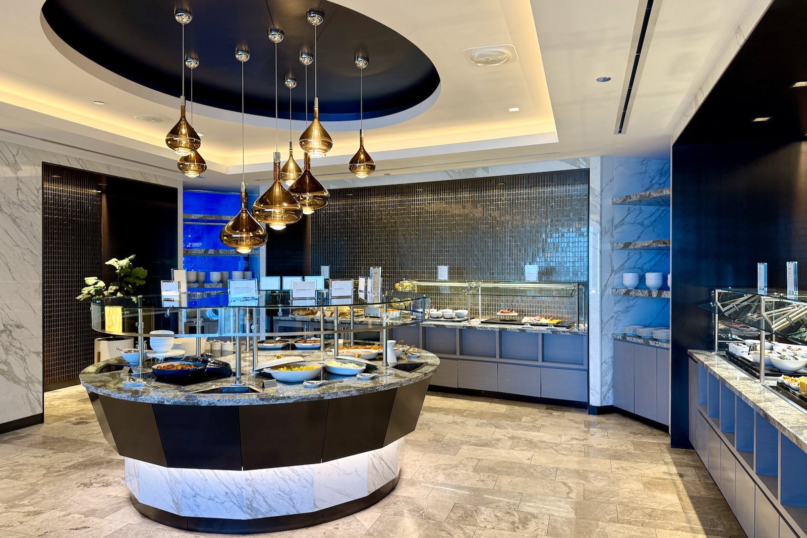 new united polaris lounge