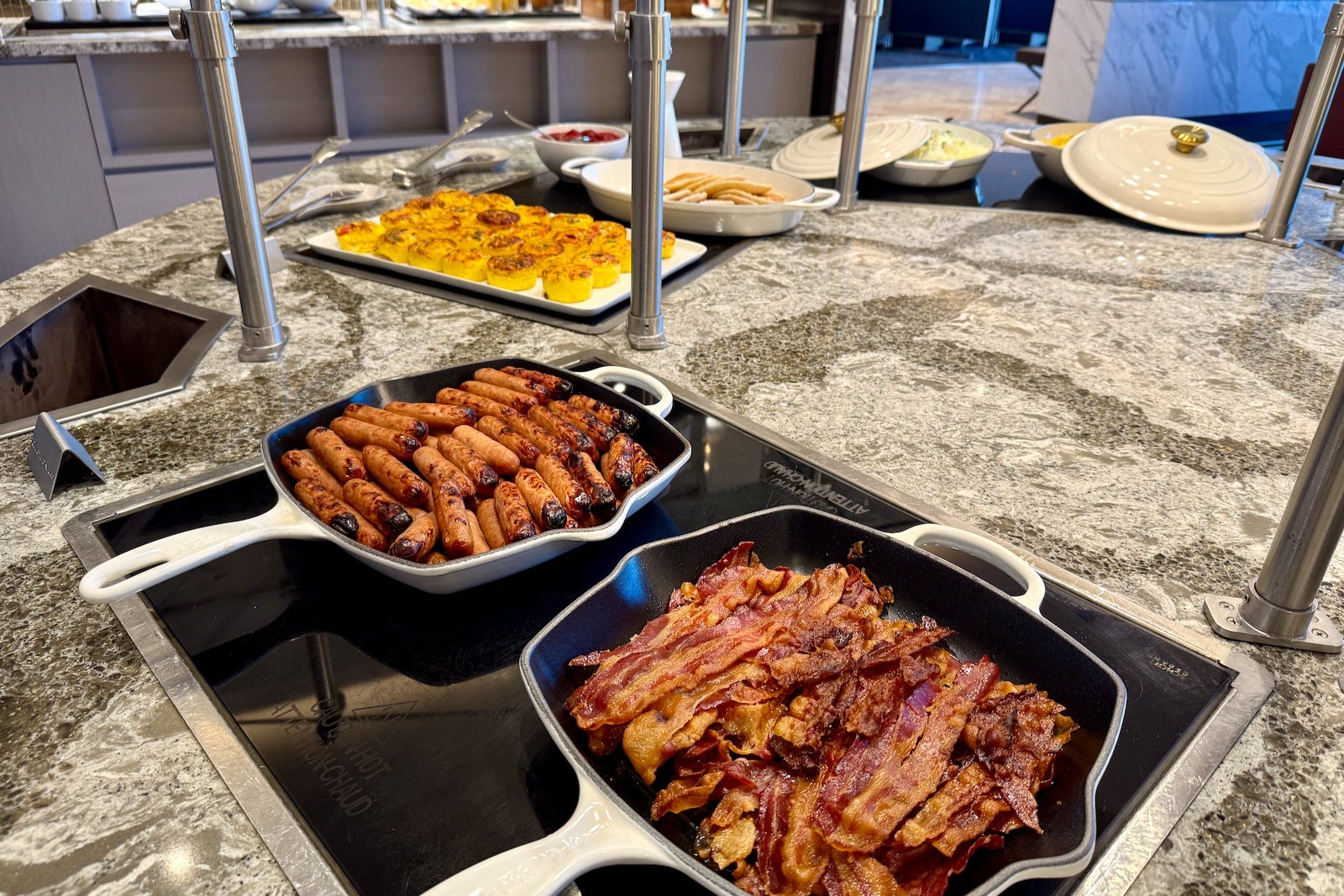 new united polaris lounge