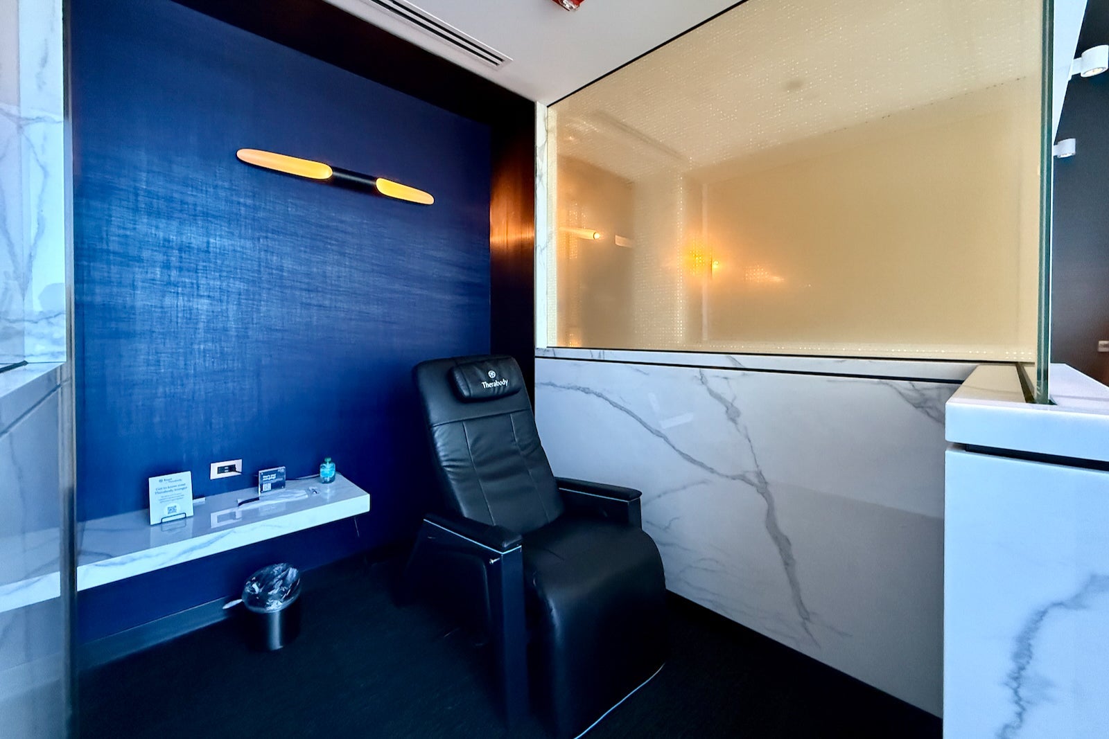 new united polaris lounge