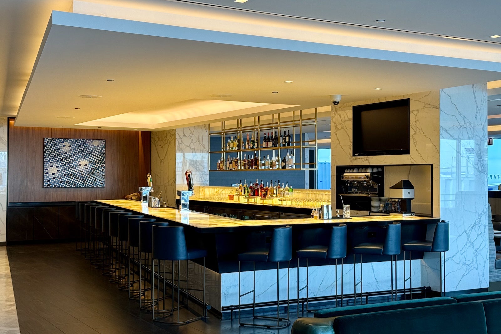 new united polaris lounge