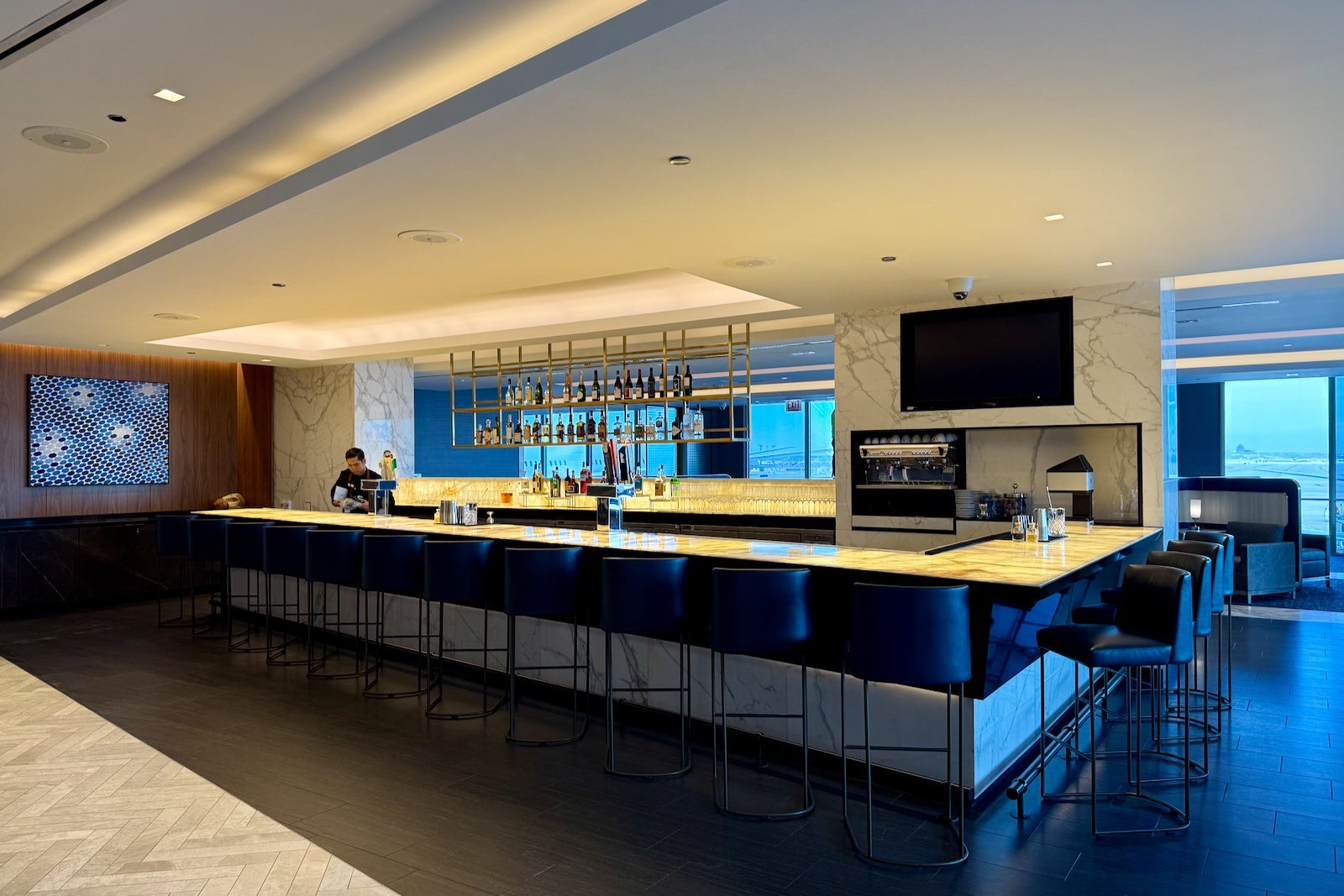 new united polaris lounge