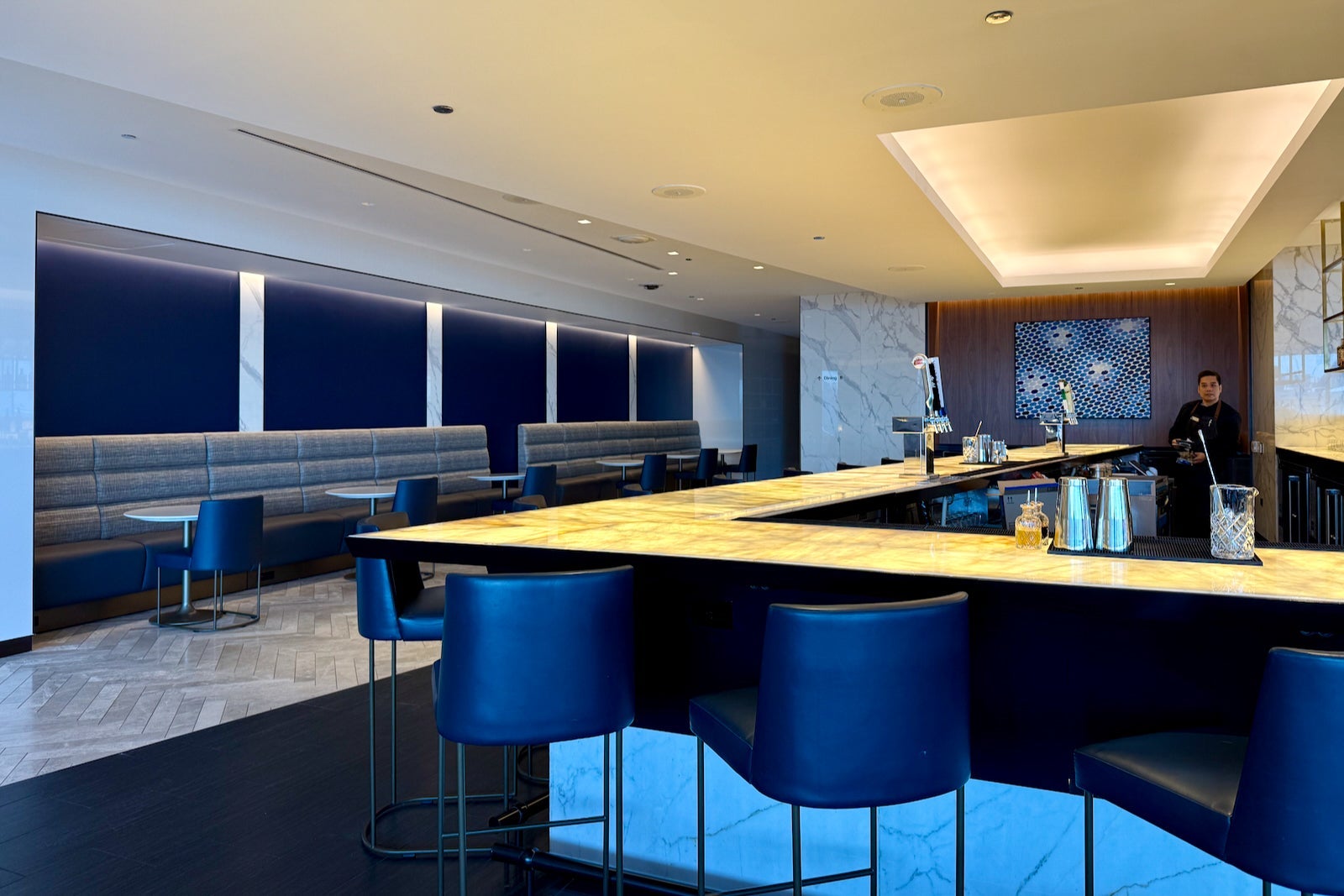 new united polaris lounge