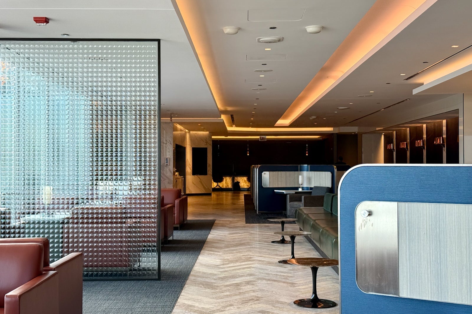 new united polaris lounge