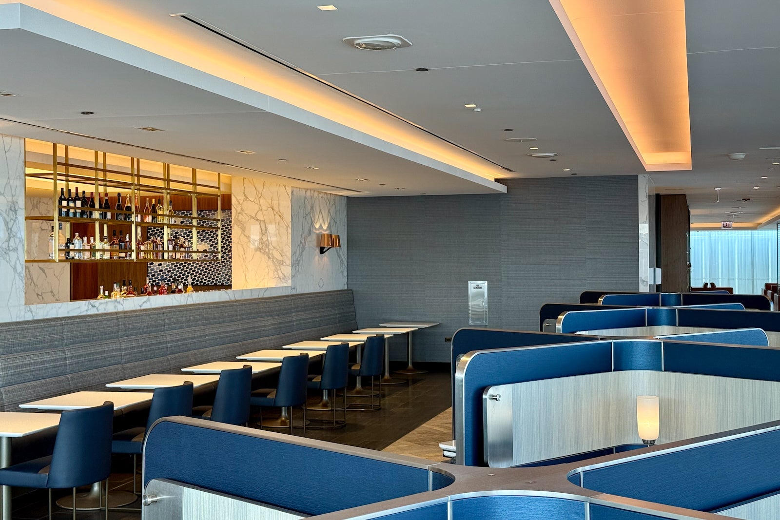 new united polaris lounge