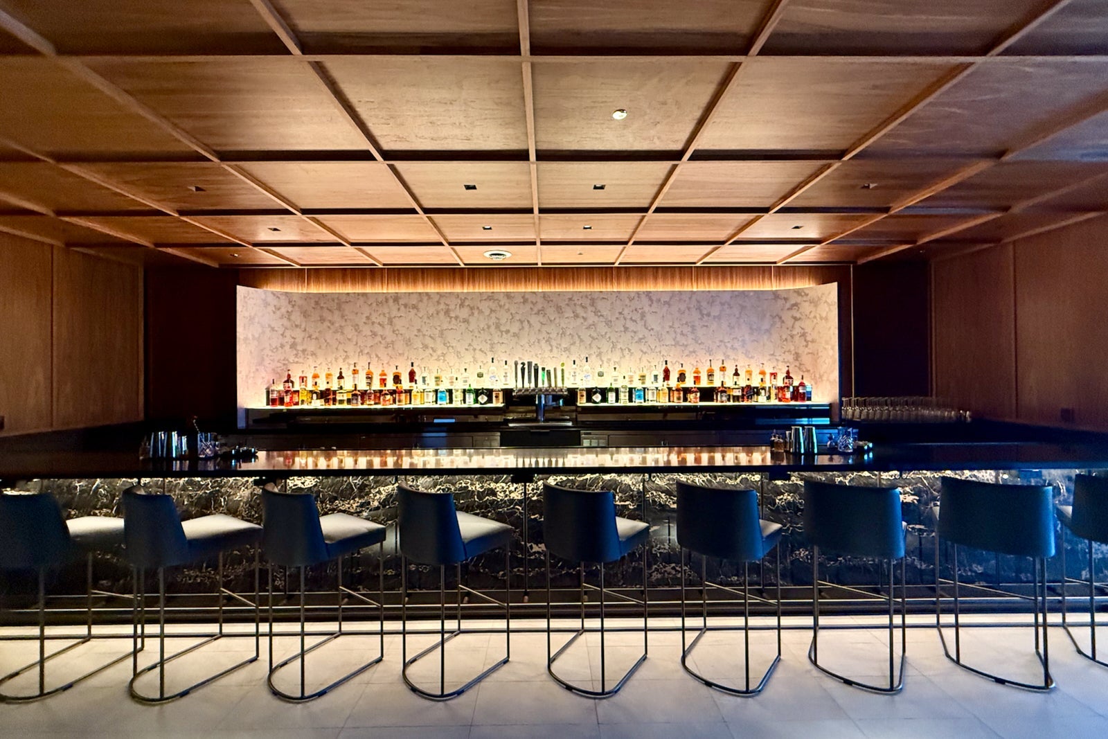 new united polaris lounge bar