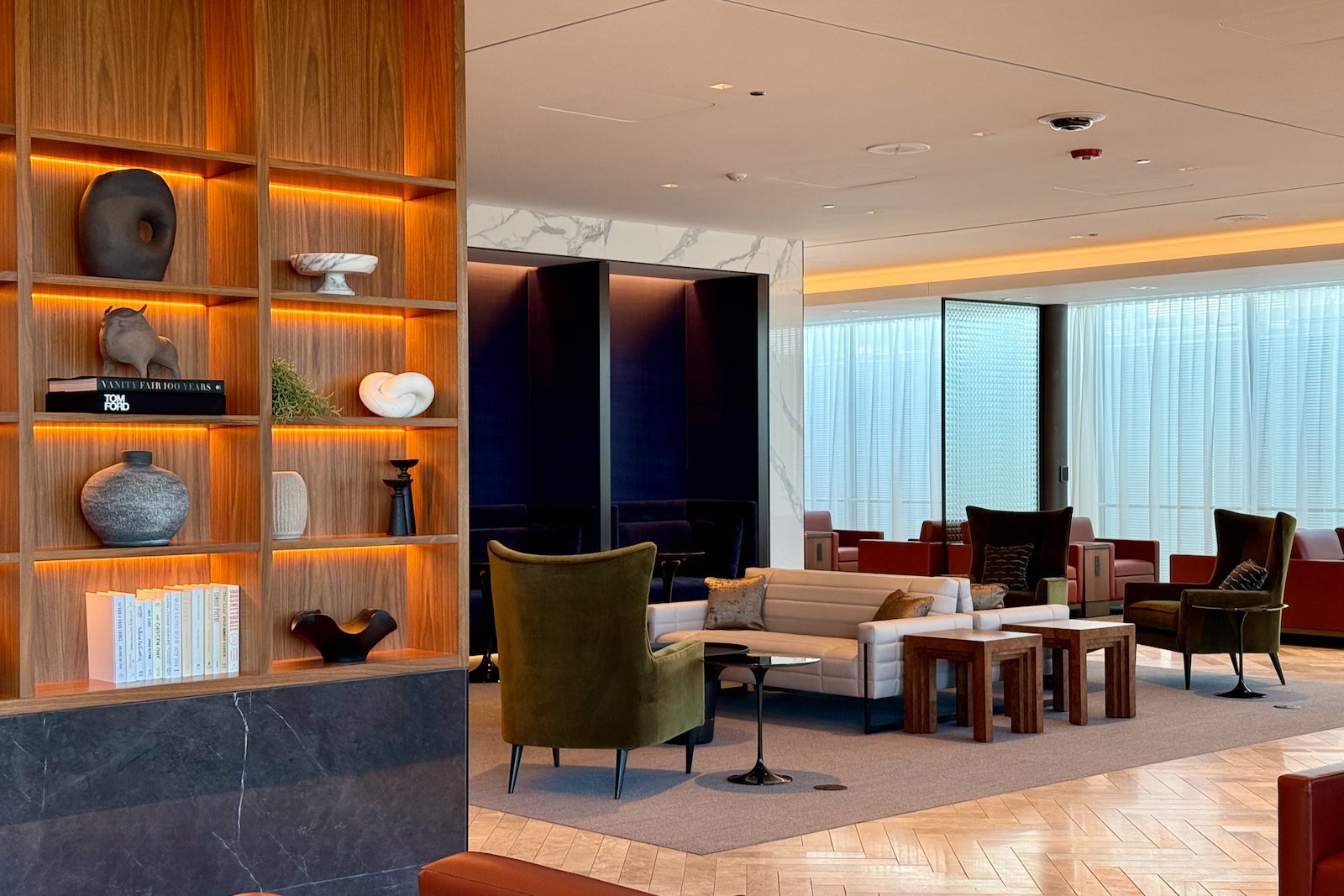 new united polaris lounge