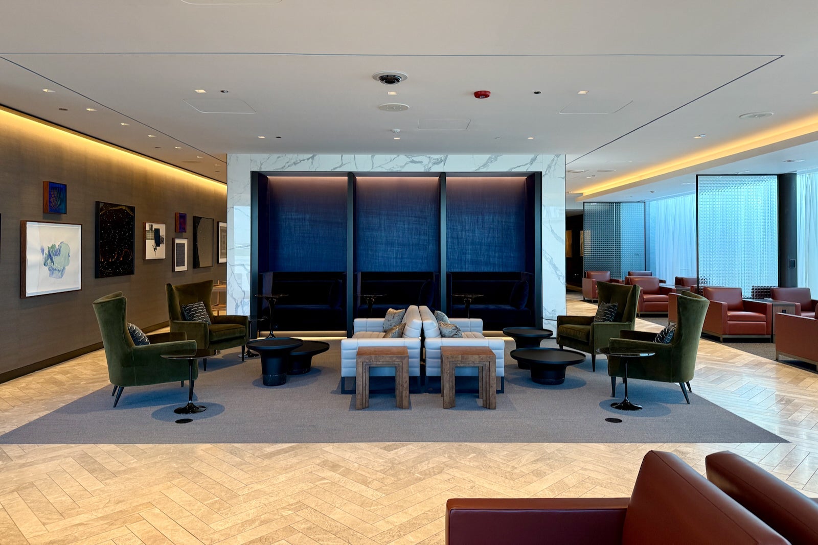 new united polaris lounge