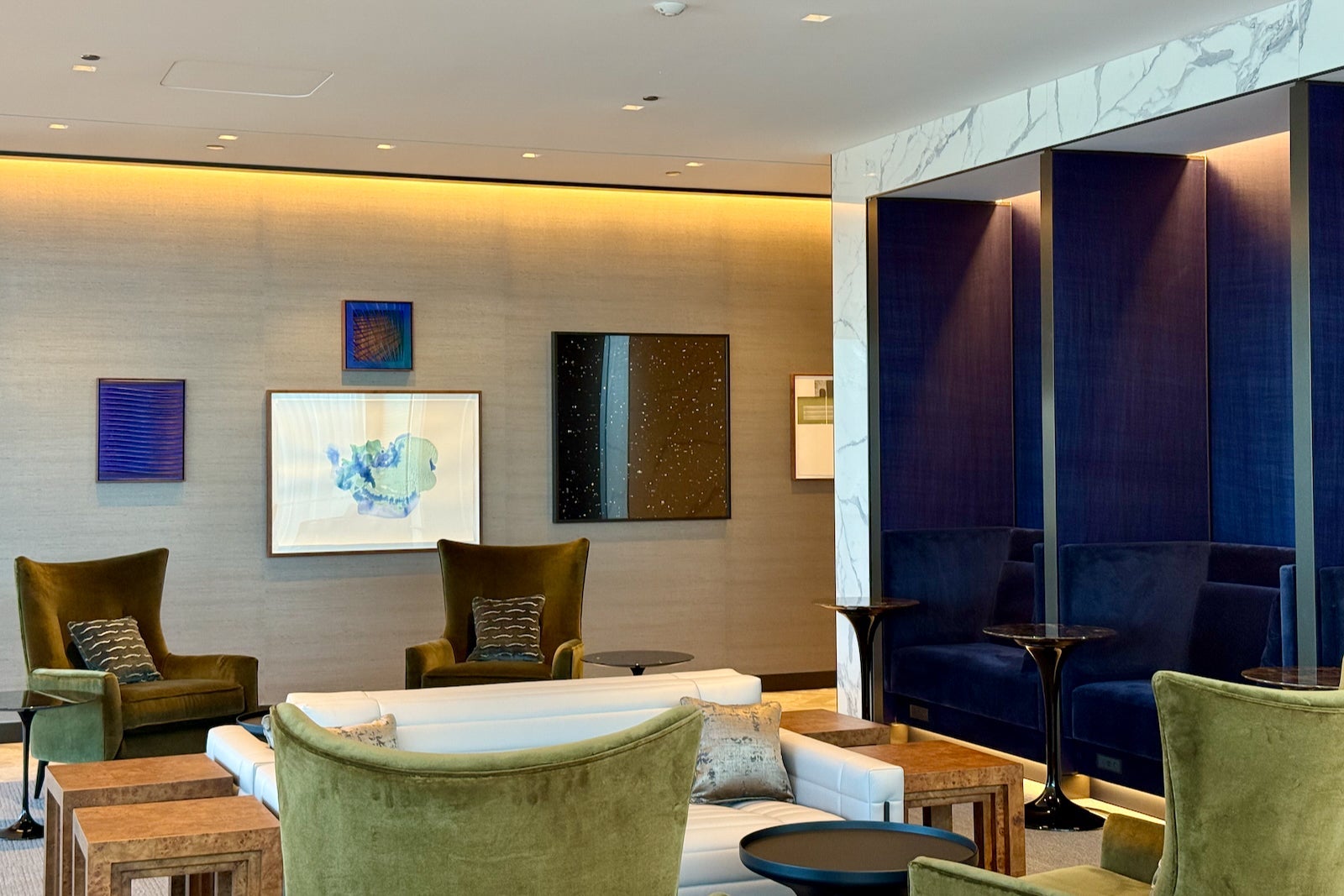 new united polaris lounge