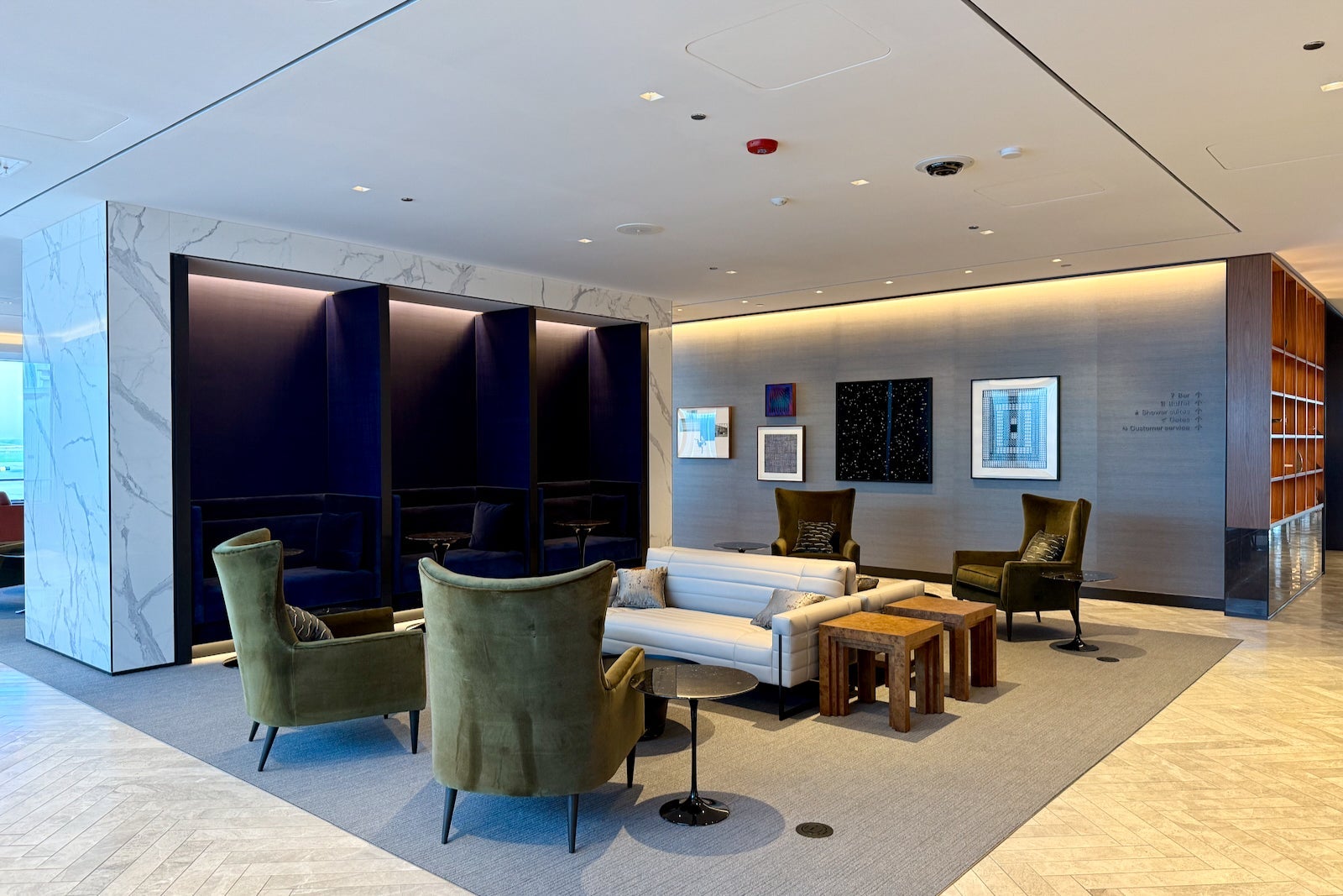 new united polaris lounge