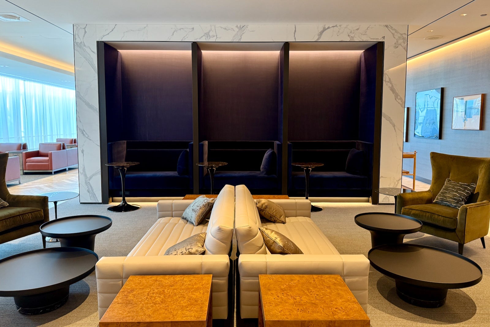new united polaris lounge