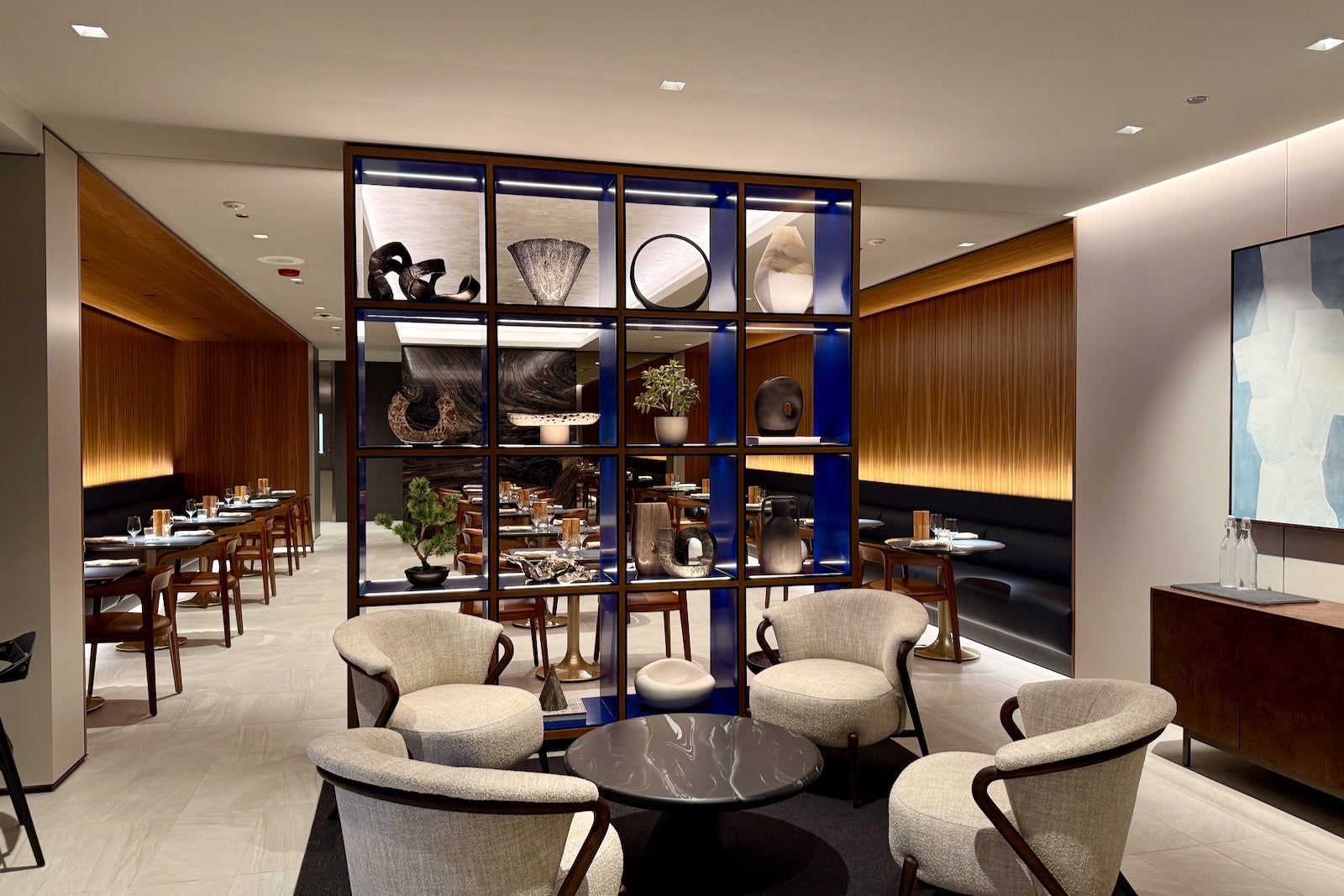 new united polaris lounge dining room