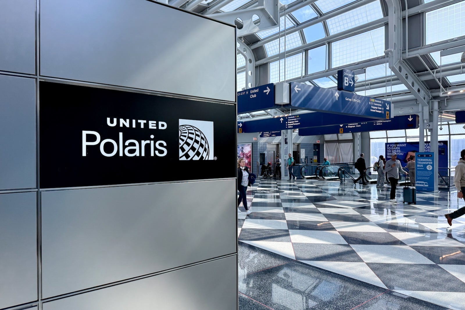 new united polaris lounge