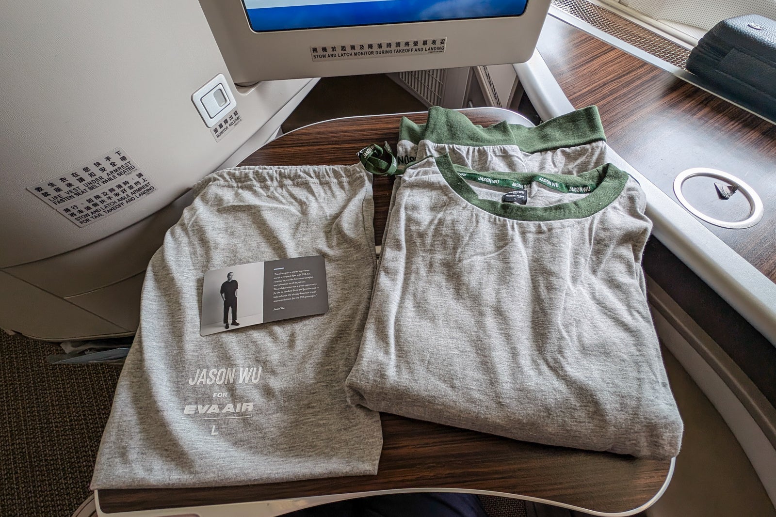 EVA Air 777 business class amenities
