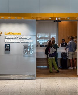 Amex extends Platinum discounts to select economy fares and ends Lufthansa lounge access