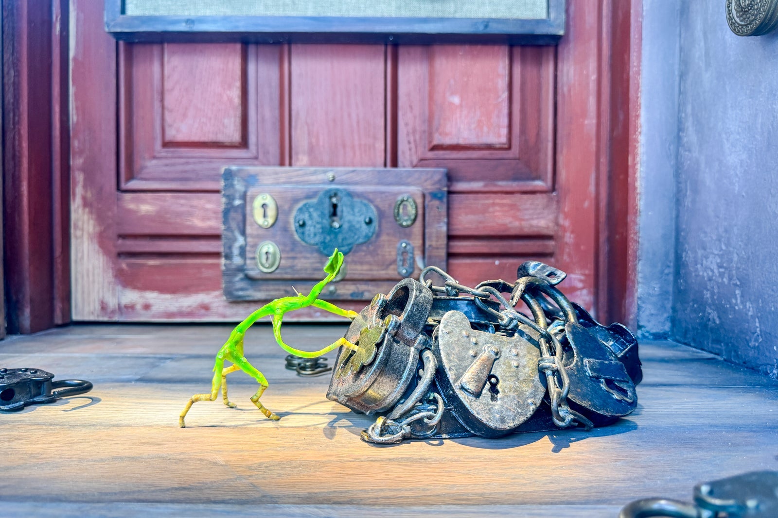 theme park animatronic