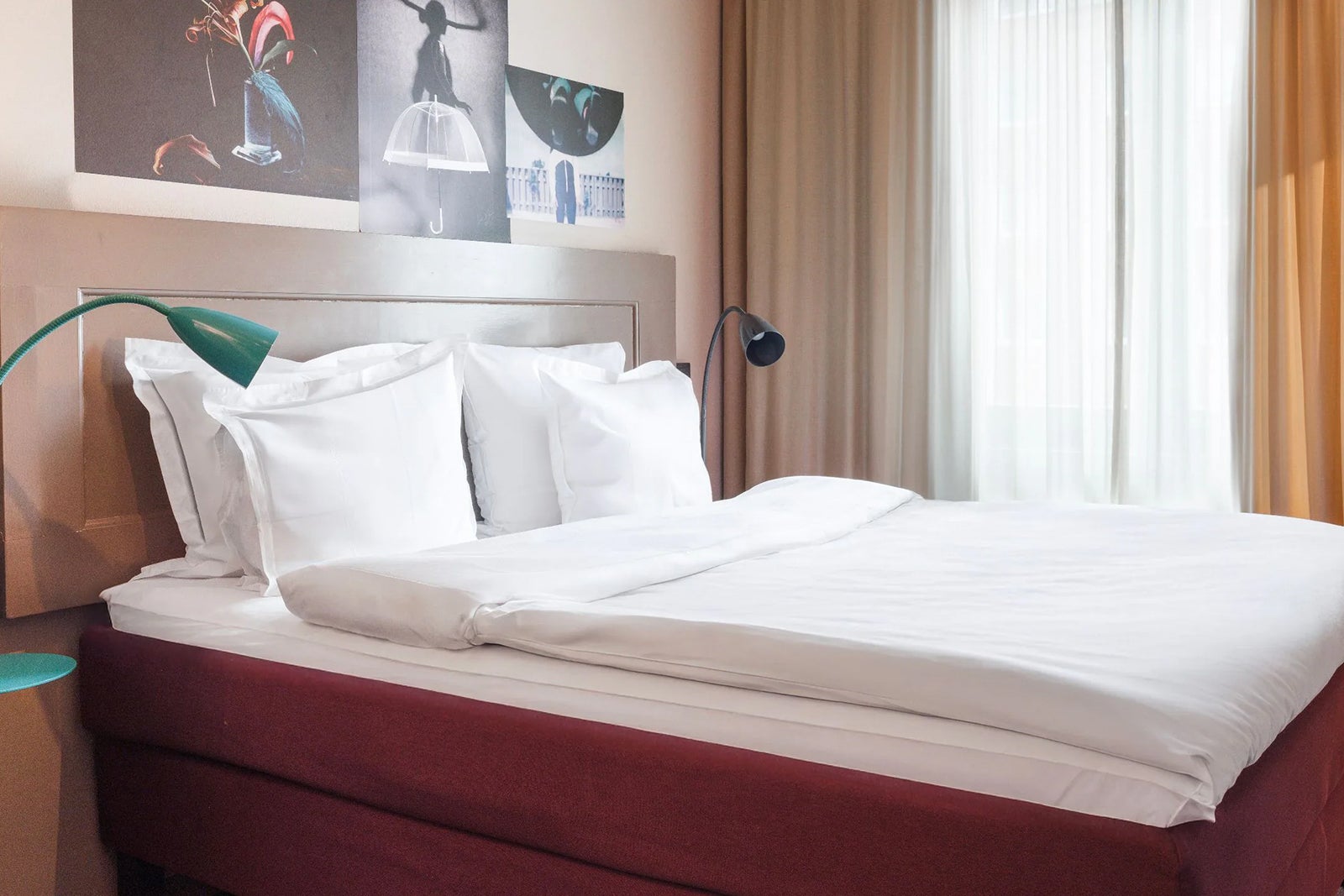 Story Hotel Signalfabriken-Queen-Bed-Room