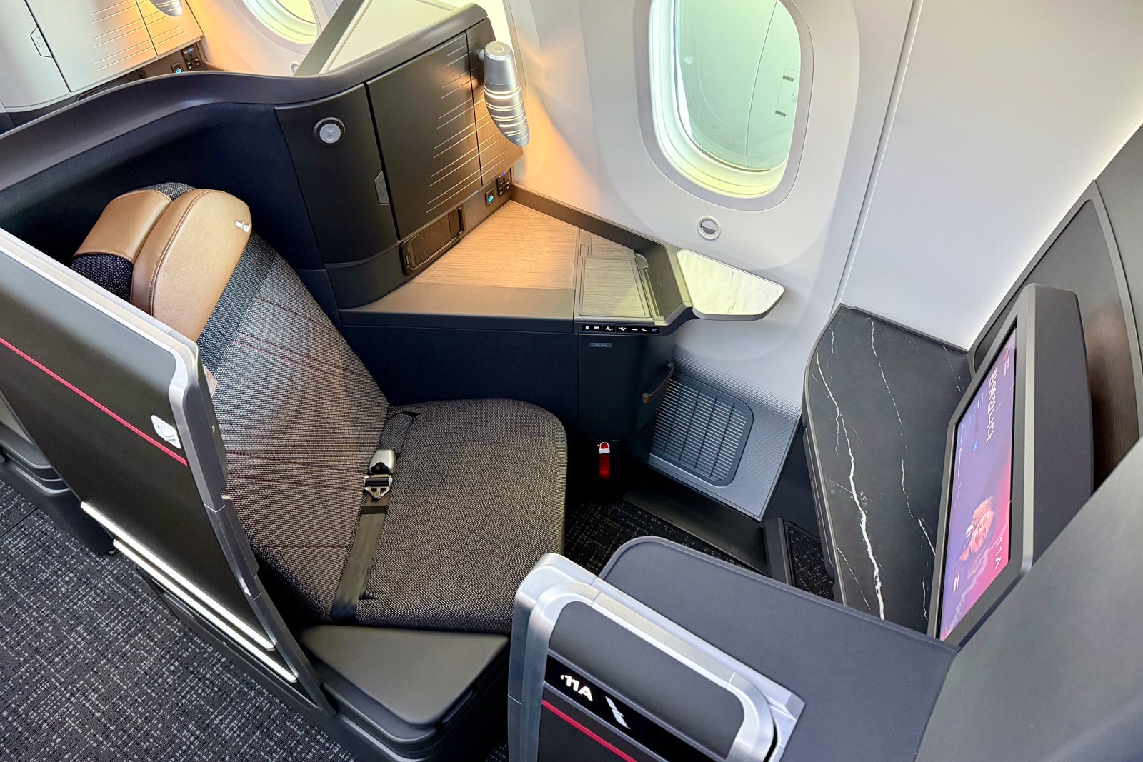 American Airlines Boeing 787-9P Flagship Suites Tour