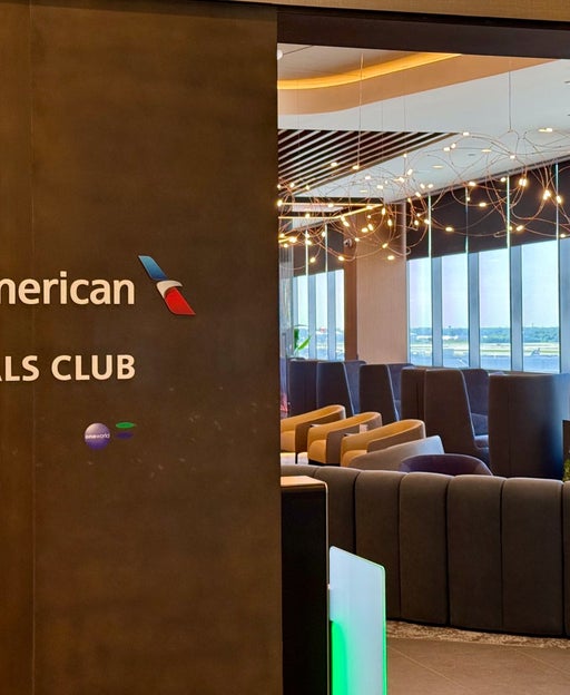 American Airlines Admirals Club at Philadelphia International Airport (PHL).