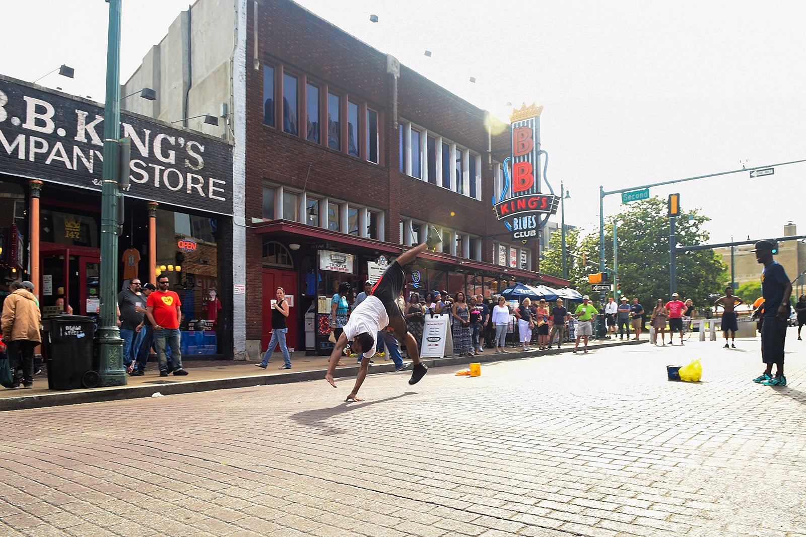 Best places to travel in September 2025 Beale Street Flippers celebrate Blues Legend BB King Remembered on May 15, 2015 at BB Kings Blues Club on Beale Street in Memphis, Tennessee.