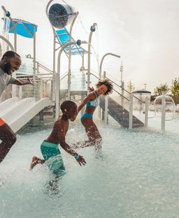 Splish, splash then take a nap at these 16 best US hotels with water parks