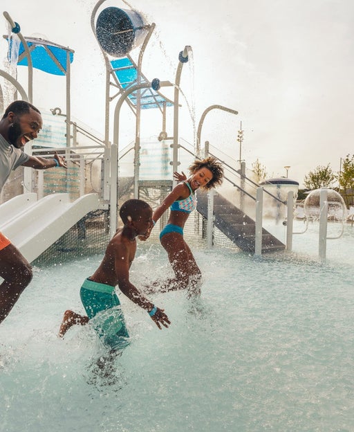 Splish, splash then take a nap at these 16 best US hotels with water parks