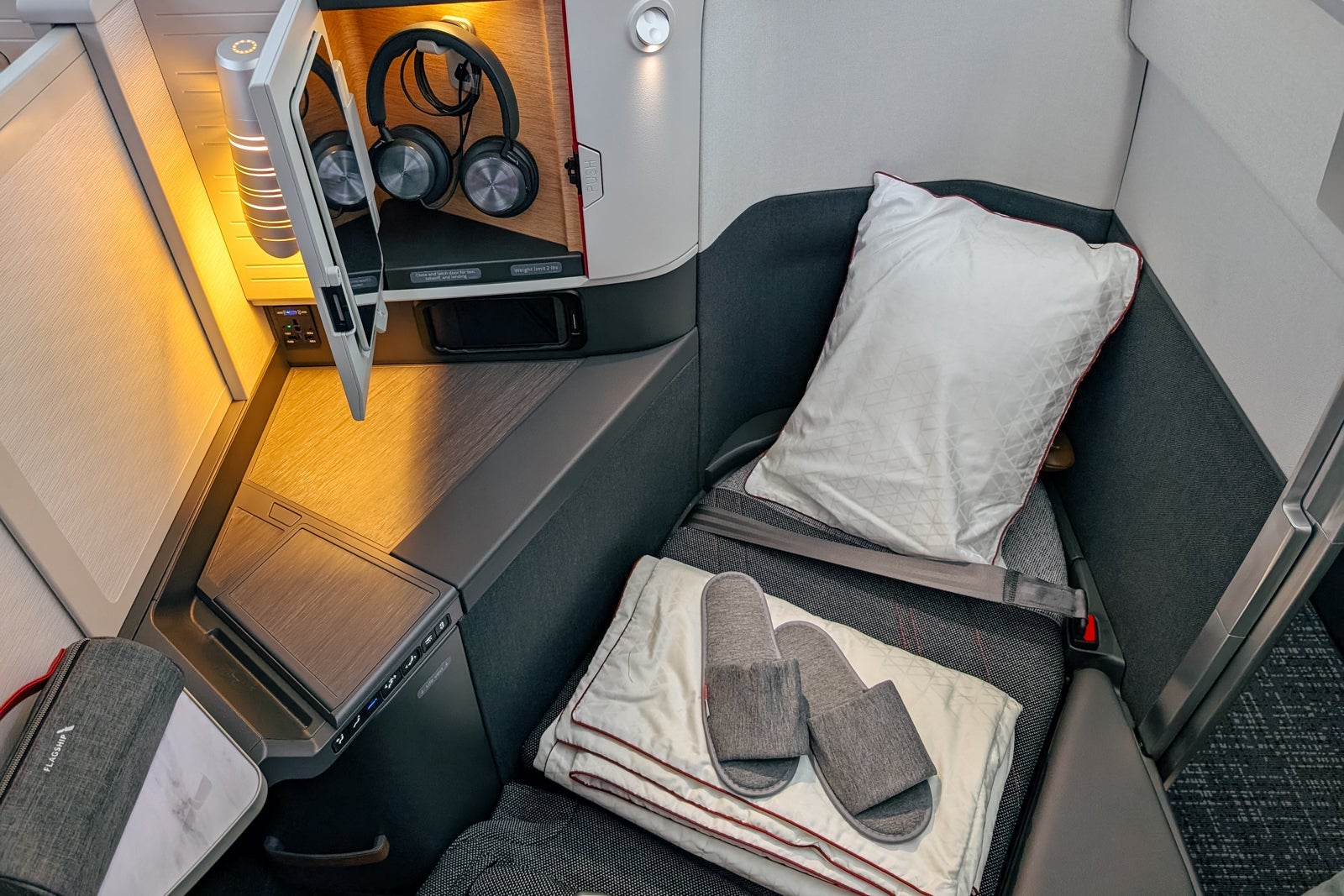 Flagship Suite chaise lounge belt on American Airlines 787-9P