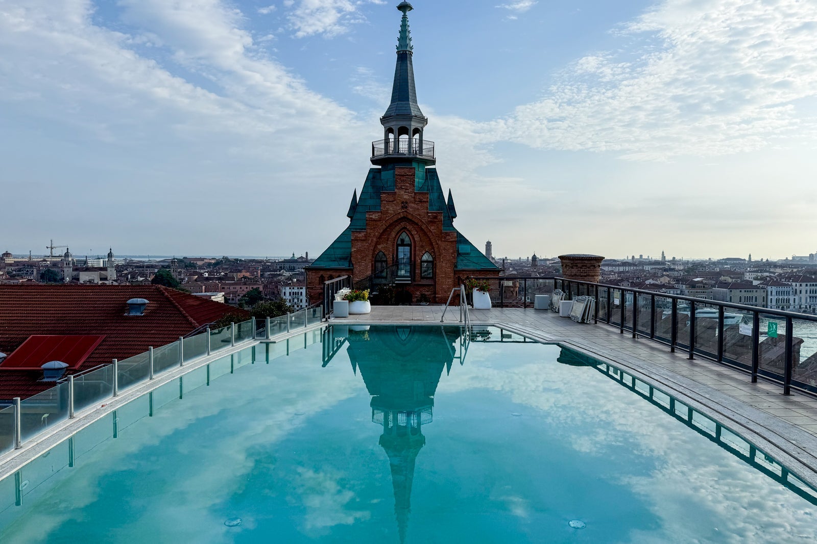 Hilton Molino Stucky, Venice pool deck