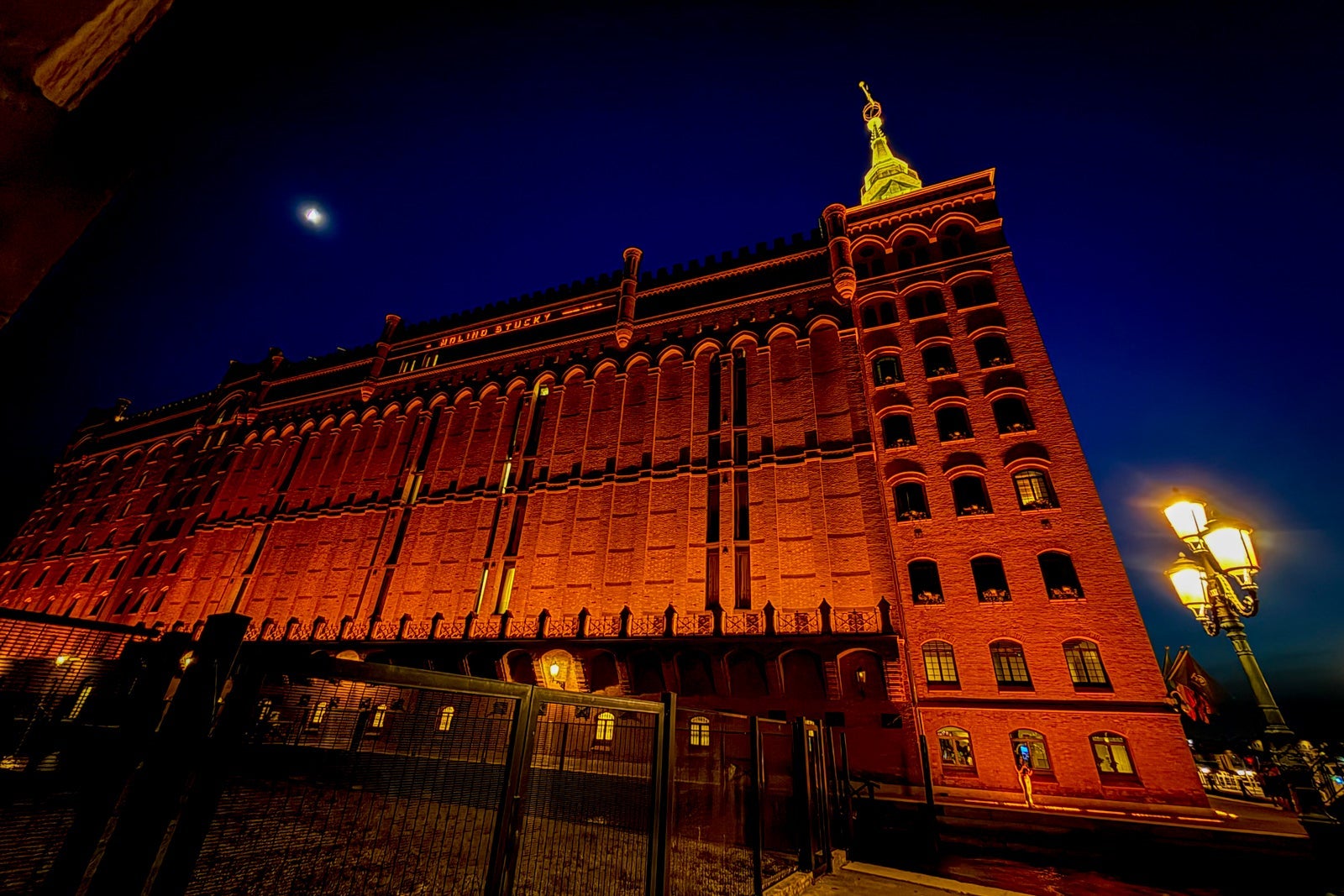 Hilton Molino Stucky, Venice at night