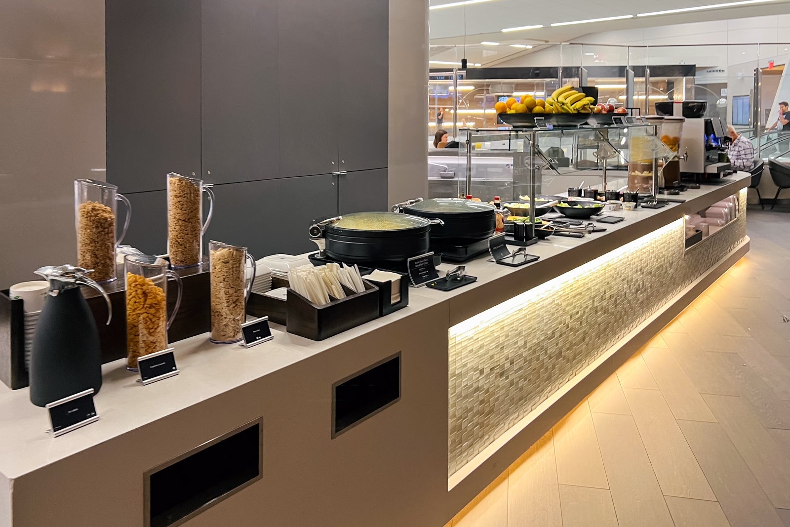 admirals club laguardia