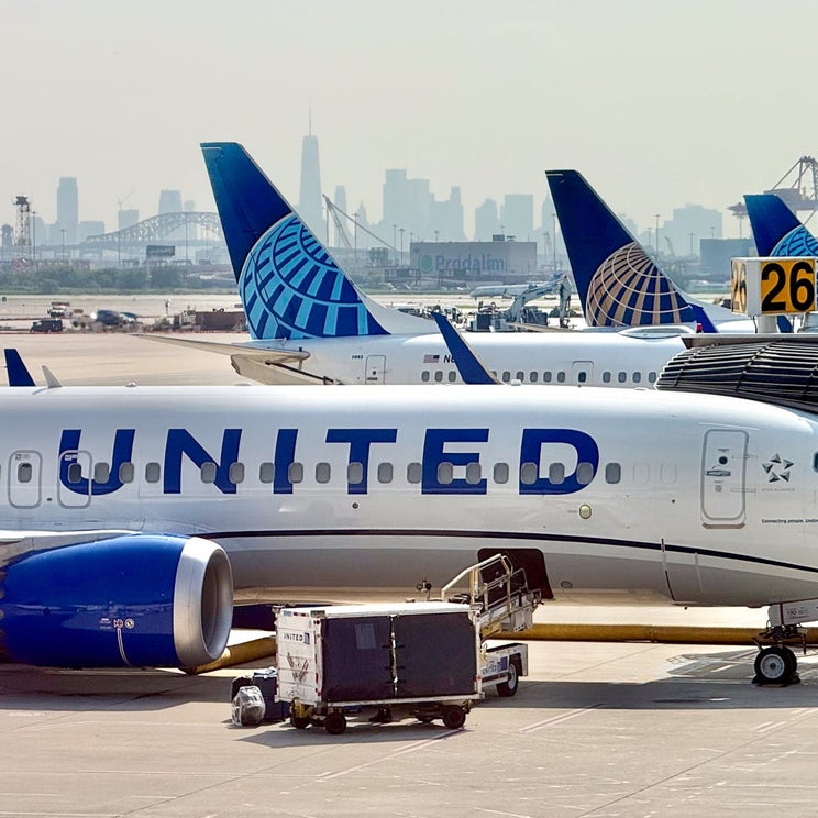1,000 flights (and counting) canceled on East Coast: What options do travelers have?