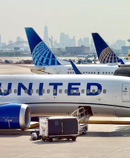 1,000 flights (and counting) canceled on East Coast: What options do travelers have?