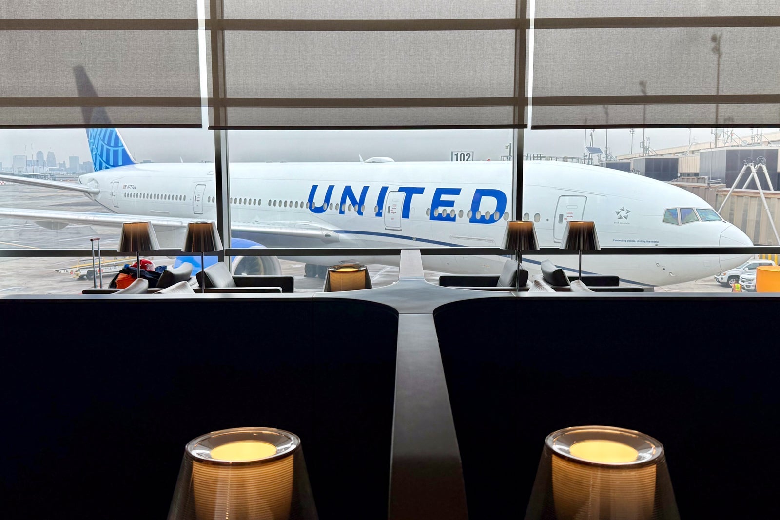 newark polaris lounge