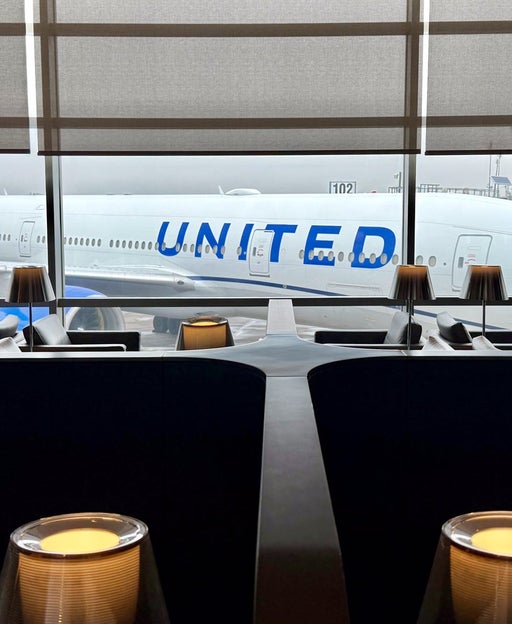 newark polaris lounge