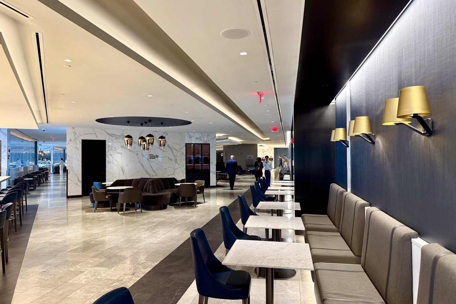 newark polaris lounge