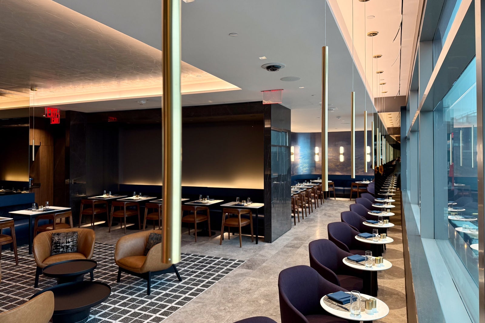 newark polaris lounge