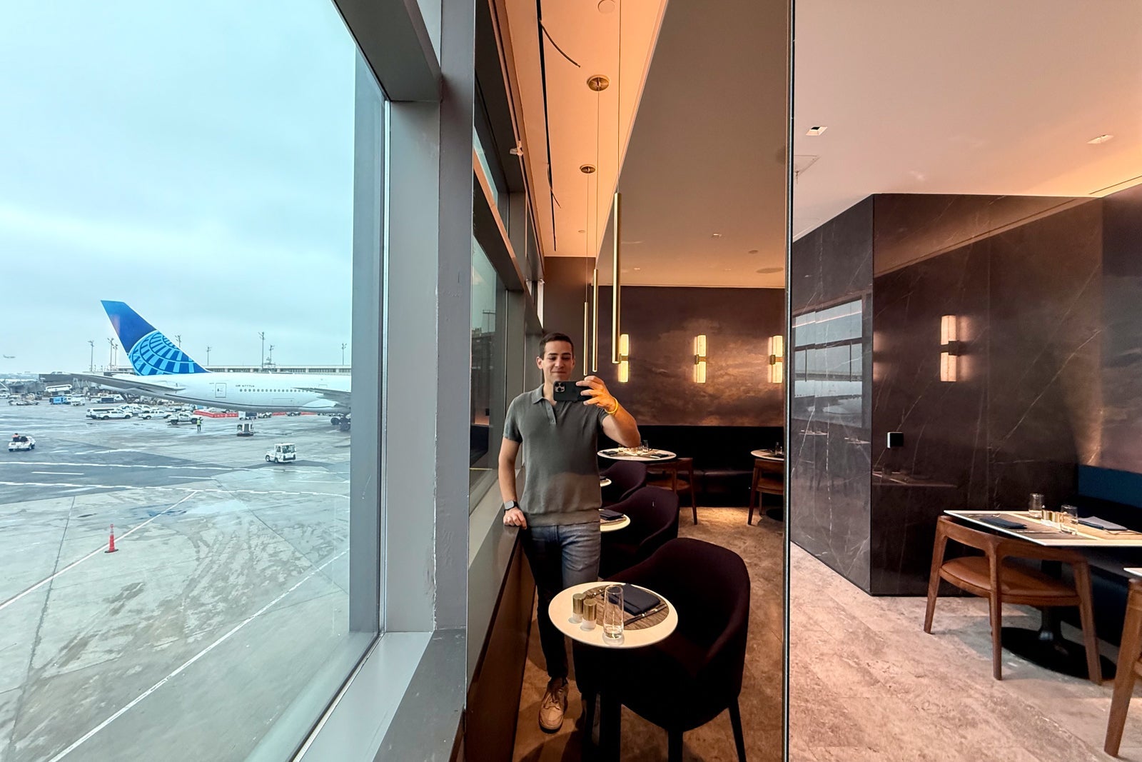 newark polaris lounge