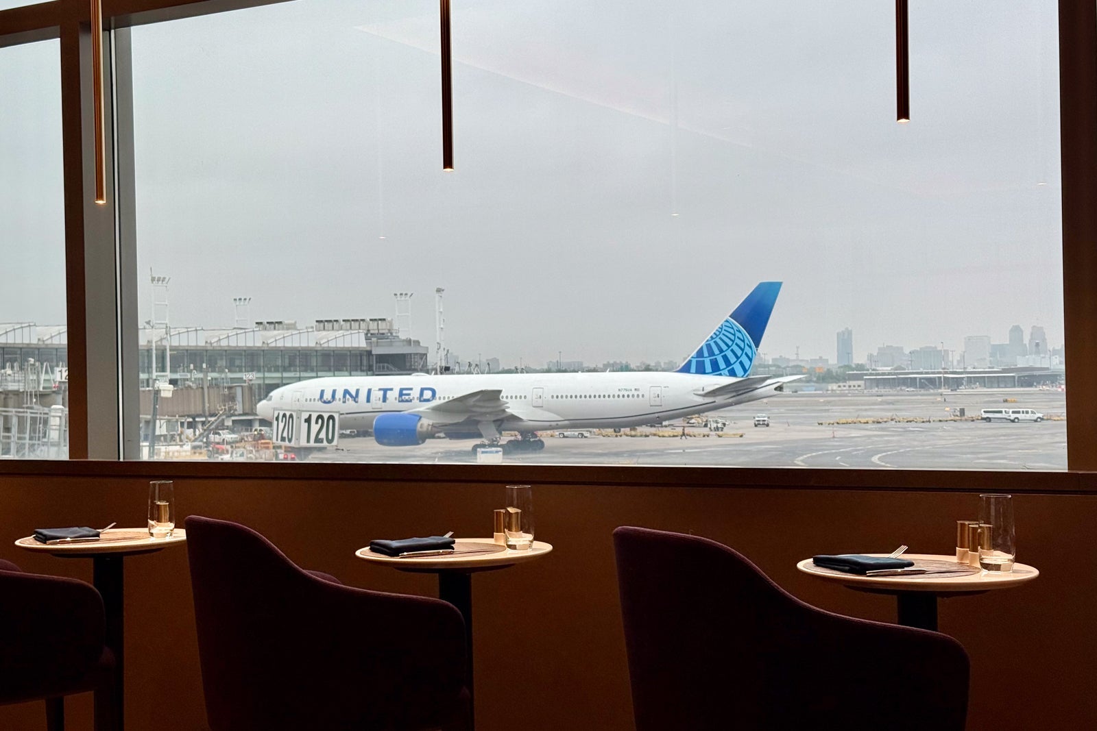 united plane