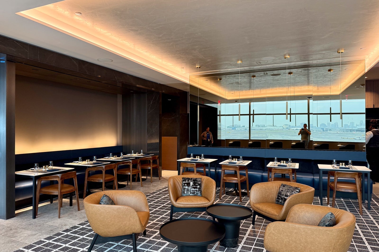 newark polaris lounge