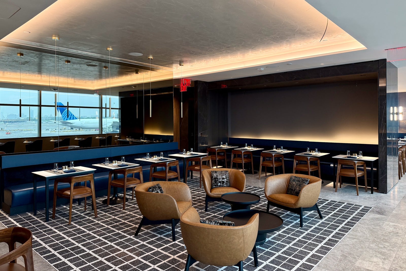 newark polaris lounge